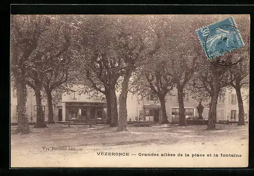AK Vézeronce, Grandes allées de la place et la fontaine