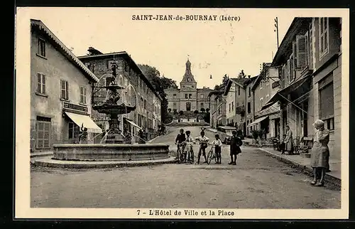 AK Saint-Jean-de-Bournay, L`Hôtel de Ville et la Place