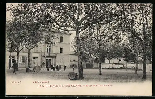 AK Saint-Étienne-de-Saint-Geoirs, Place de l`Hôtel de Ville