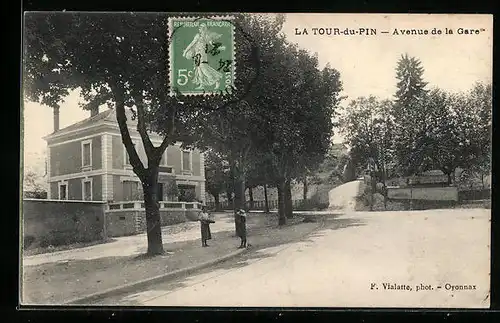 AK La Tour-du-Pin, Avenue de la Gare