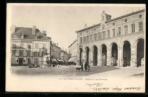 AK La Tour-du-Pin, Halles et rue Centrale