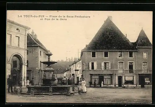 AK La Tour-du-Pin, Place de la sous-Préfecture et Rue de la Gare