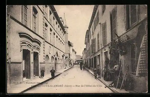 AK La Cote Saint-André, Rue de l`Hotel-de-Ville