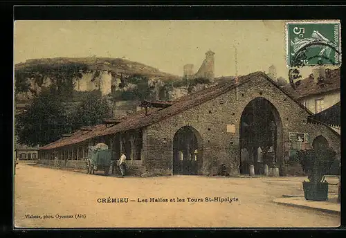AK Crémieu, Les Halles et les Tours St-Hipolyte