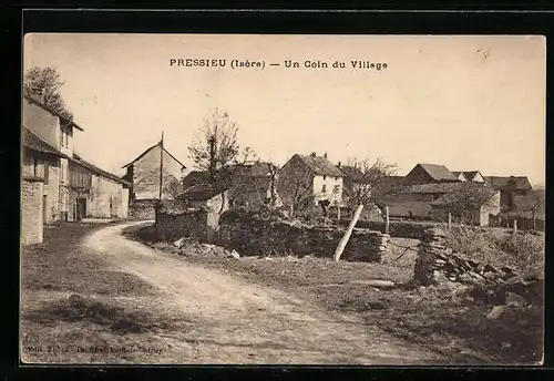 AK Pressieu, Un Coin du Village