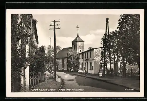 AK Flecken-Zechlin, Partie an der Kirche und am Kulturhaus