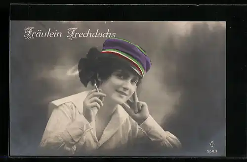 AK Fräulein Frechdachs, rauchtende Studentin