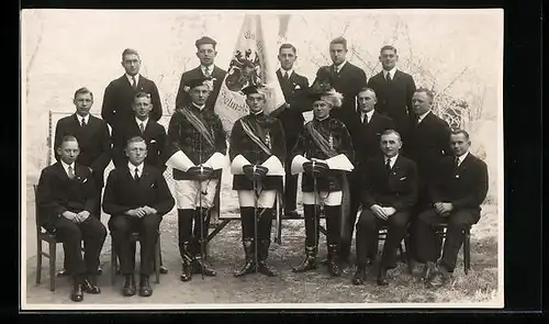 Foto-AK Studenten im vollen Wichs, Gruppenfoto