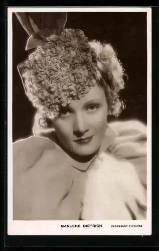 AK Schauspielerin Marlene Dietrich mit laszivem Blick