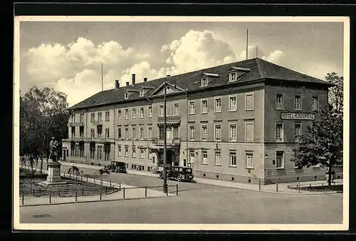 AK Reutlingen, Hotel Kronprinz mit Denkmal