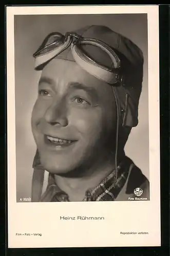 AK Schauspieler Heinz Rühmann mit Fliegerhaube