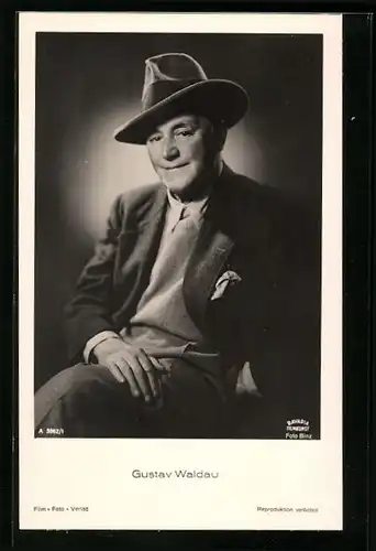 AK Schauspieler Gustav Waldau mit Hut