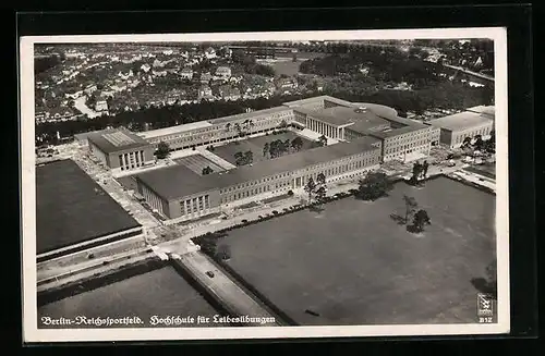 AK Berlin-Charlottenburg, Reichssportfeld, Hoschule für Leibesübungen, Fliegeraufnahme