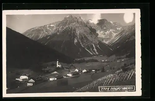 AK Obernberg, Ortspartie mit Kirche und Bergen