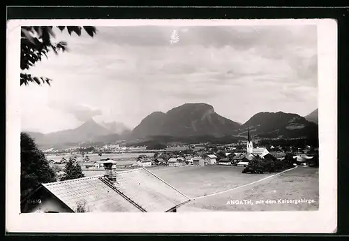 AK Angath, Ortspartie mit Kirche und dem Kaisergebirge