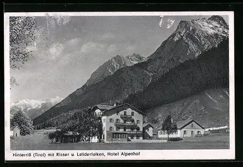 AK Hinterriss, Hotel Alpenhof, Ortsansicht mit Risser und Laliderfalken