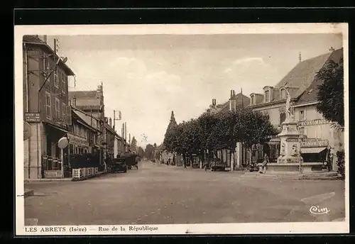 AK Les Abrets, Rue de la République, Strassenpartie
