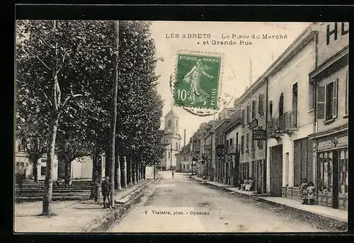 AK Les Brets, La Place du Marché et Grande Rue