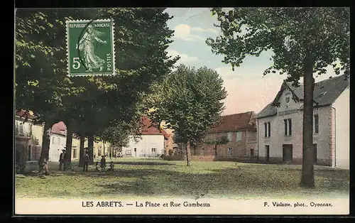 AK Les Arbrets, La Place et Rue Gambetta
