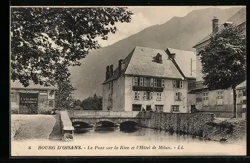 AK Bourg d`Oisans, Le Pont sur la Rive et l`Hôtel de Milan