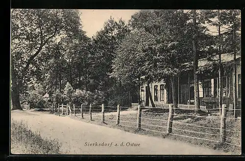 AK Sierksdorf a. d. Ostsee, Strassenpartie im Ort