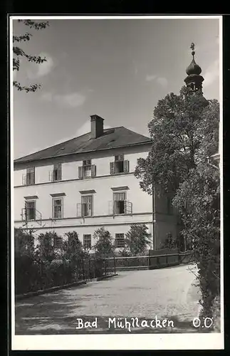 AK Bad Mühllacken, Wohnhaus mit Kirchturmspitze