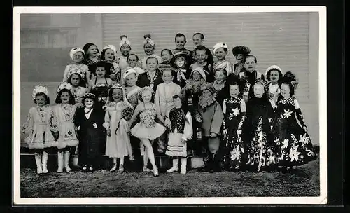 AK C. H. Schäfers Circus-Stadt Liliput, Liliputaner in Kostümen