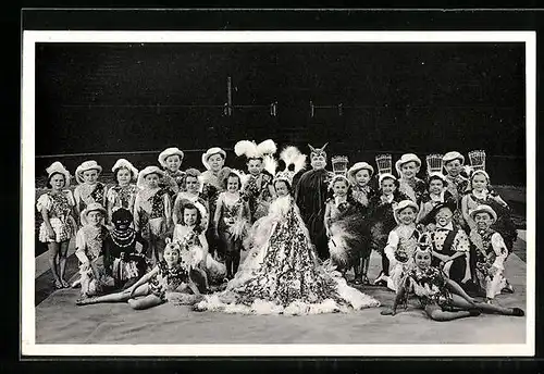 AK München-Solln, C. H. Schäfers Circus-Stadt Liliput, Memlingstr. 11, Liliputaner in Kostümen