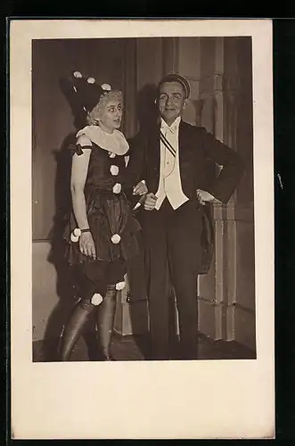 AK Frau und Mann als Student und Harlekin, Fasching