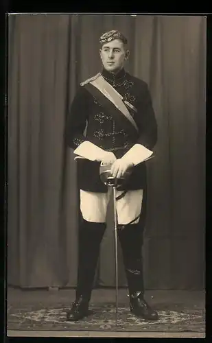 AK Student im vollem Wichs mit Schläger und Tönnchen, studentische Szene