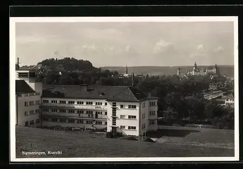 AK Sigmaringen /Konvikt, Blick auf ein grosses Gebäude im Sonnenlicht