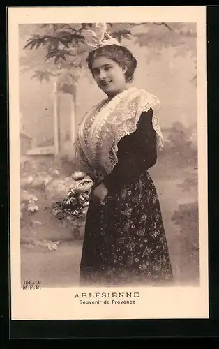 AK Arles, Type d'Arlésienne, Frauenportrait