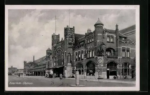 AK Haarlem, Station, vor dem Bahnhof