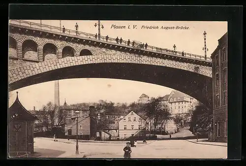 AK Plauen i. V., Friedrich-August-Brücke mit Durchblick