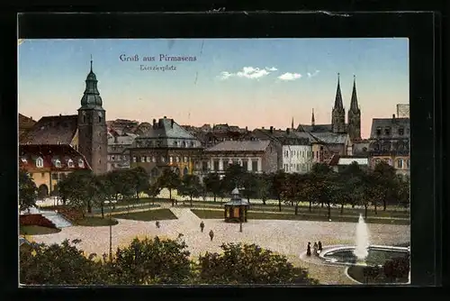 AK Pirmasens, Exerzierplatz mit Springbrunnen