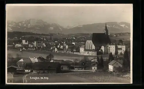 AK Laufen / Obb., Gesamtansicht mit Gebirgswand