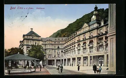 AK Bad Ems a. d. Lahn, Passanten vor dem Kurhaus