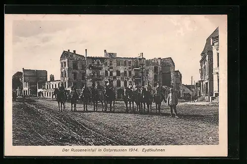 AK Eydtkuhnen, Der Russeneinfall in Ostpreussen 1914, Strassenpartie mit Soldaten zu Pferde
