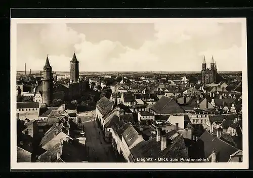 AK Liegnitz, Blick zum Piastenschloss mit Strassenpartie