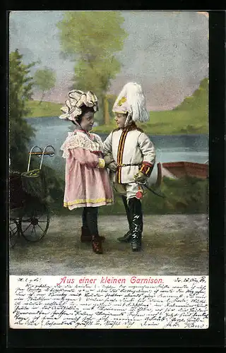 AK Au einer kleinen Garnison, Kleiner Soldat mit einem Mädchen