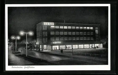 AK Neumünster-Grossflecken, Hertie-Kaufhaus bei Beleuchtung