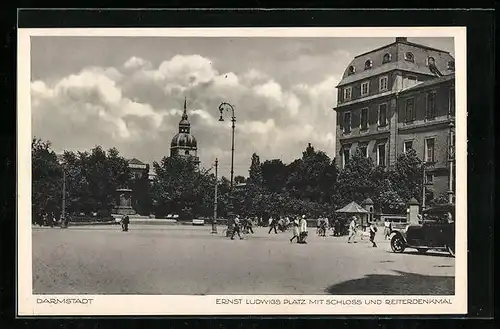AK Darmstadt, Ernst-Ludwigs-Platz mit Schloss und Reiterdenkmal
