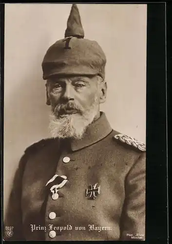 AK Prinz Leopold von Bayern mit Pickelhaube