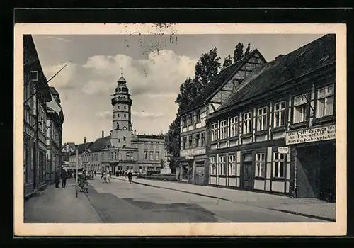 AK Salzwedel, Altes Rathaus an der Neuperverstrasse mit Geschäften
