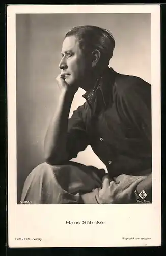 AK Schauspieler Hans Söhnker in Denkerpose