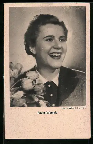 AK Schauspielerin Paula Wessely lachend
