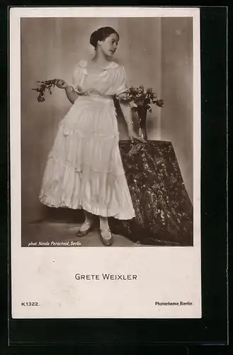 AK Schauspielerin Grete Weixler im weissen Kleid