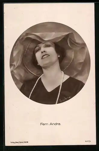AK Schauspielerin Fern Andra mit Hut und Perlenkette