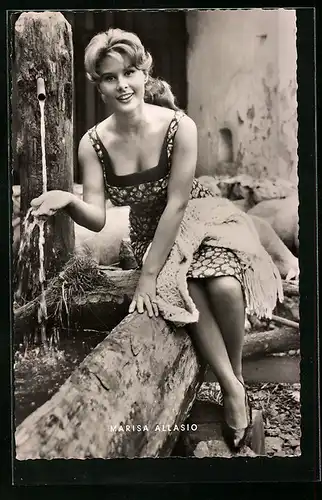 AK Schauspielerin Marisa Allasio im Blumenkleid