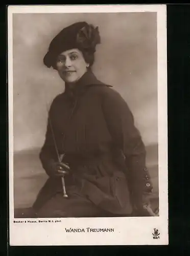 AK Schauspielerin Wanda Treumann im Kostüm